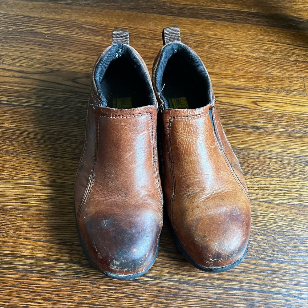 Men’s Hush Puppies Mega Comfort Brown Leather Slip-On Work Shoes. Protective toe